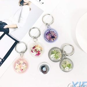 Gepresste Blume klare Airtag Fall mit benutzerdefinierten Namen und wasserdicht geeignet für Haustier Halsbänder, Schlüsselanhänger, Rucksack, Gepäck, Brieftaschen, Geschenk für sie
