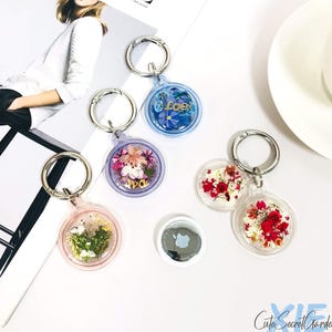Echte Blume klar benutzerdefinierte wasserdichte Airtag-Etui, geeignet für Haustierhalsbänder, Schlüsselanhänger, Rucksäcke, Gepäck, Brieftaschen, Geschenke für Blumenliebhaber