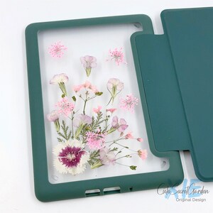 August - Gladiolus Birth Pressed Flower case for Kindle Colorsoft, Paperwhite 12th 11th 10th gen, Kindle 2024 2022 6'',Oasis 10th gen 2019 image 5
