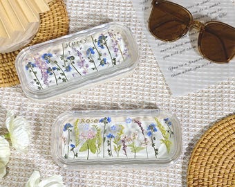 Kawaii glasögonfodral med äkta blå blommor, anpassad solglasögonlåda med namn, present till henne, perfekt brudtärna bröllopsfestpresent