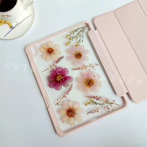 Pink Pressed Flower Case with apple pen slot for iPad Air & Pro 11&#39;&#39; 13&#39;&#39; 2024 2025,iPad mini 7th gen 2024,iPad 10th 11th gen 2022 2025