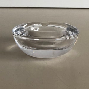 Design Aschenbecher - Glas - unten signiert - vintage