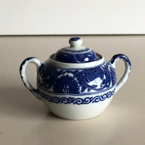 Lid jar / sugar bowl - porcelain - Japan