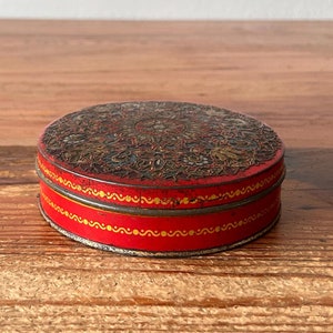 Tin / storage tin - Droste - Haarlem Holland - beautiful decorative antique tin