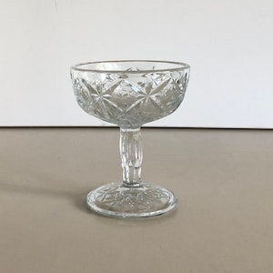 Bonbonnière / bowl - decorative - engraved glass