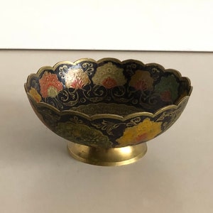 Decorative bowl - décor of a peacock - beautiful enamel