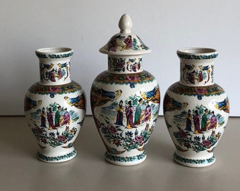 Cupboard set - 3 parts - Hong Kong - Decor of fauna and people - ceramics