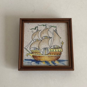 Decorative tile / wall tile - decorative tile - framed in wooden frame - image of a three-master / boat - polychrome tile