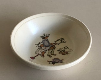 Bowl - Hornsea England - super lustige Szene mit spielenden Kindern - vintage