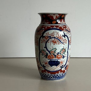 Vase - Imari - Porcelain - Japan - Antique - fauna decor