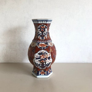 Imari vase - porcelain - hand painted raised with gold - beautiful décor