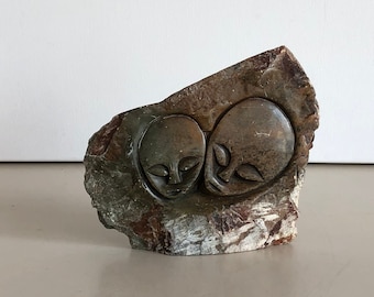 Sculptuur - Moeder en kind - steen - handgemaakt