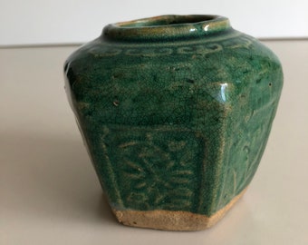 Ginger jar / vase - decorative - green glazed - handicraft - China - hexagonal - antique
