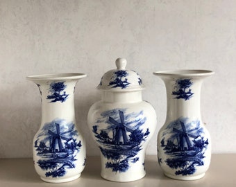 Delft Blue Pottery - Cabinet set - Lid vase and 2 baluster vases - Decor mill - Fantastic Dutch pottery