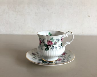 Elizabethan fine bone China - cup and saucer - porcelain - décor of roses