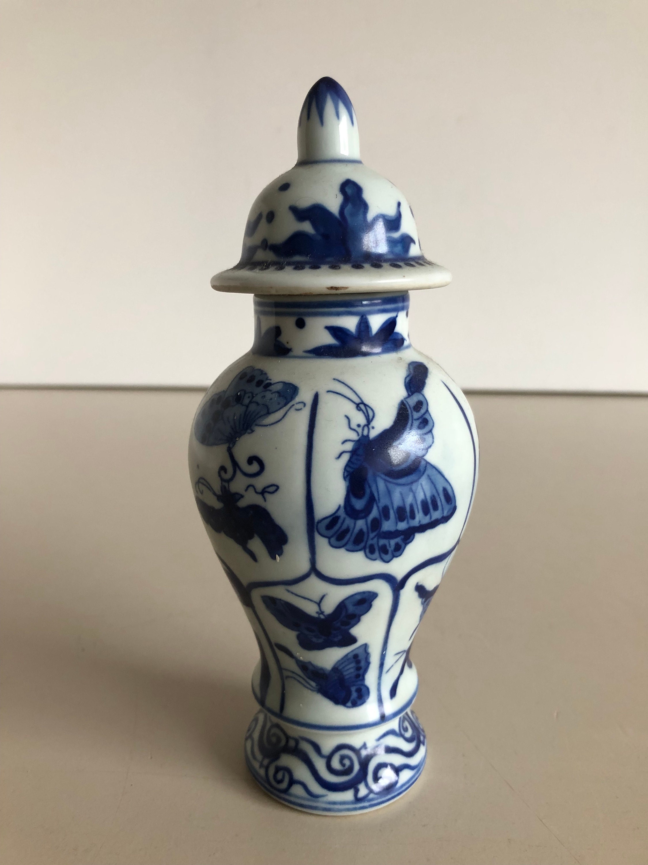 青白い手描きの陶磁器花瓶 Amazon.co.jp: XUZOU 青と白の磁器花瓶 中国アンティーク