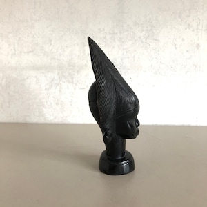 Sculpture - Bust of young lady - heavy wood - Africa - Handmade - hand carved