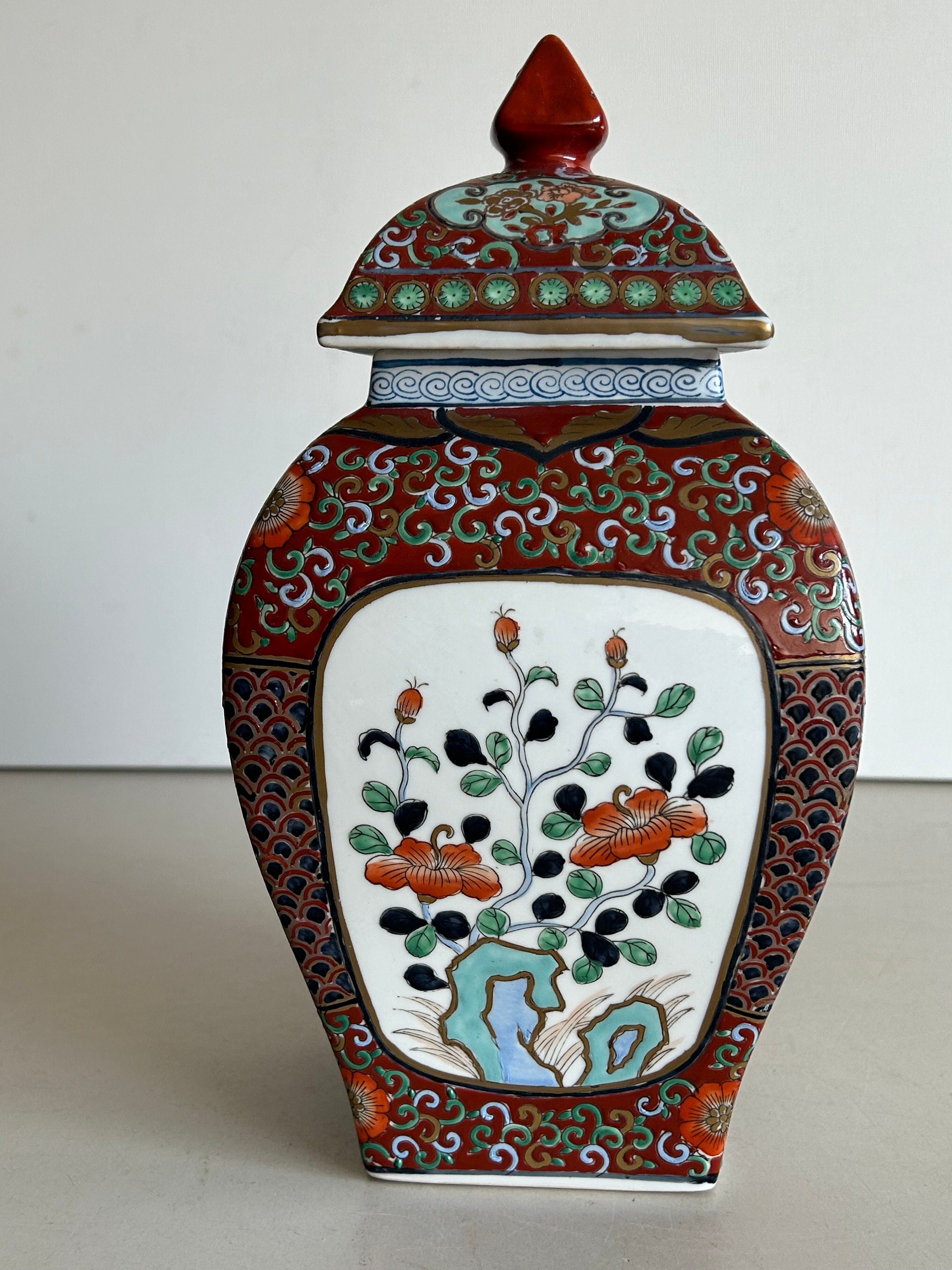 手描き花柄の磁器花瓶 カバー付き花瓶 / 骨壷 - 磁器 - 中国 - 手描き - 花の装飾 - Etsy 日本