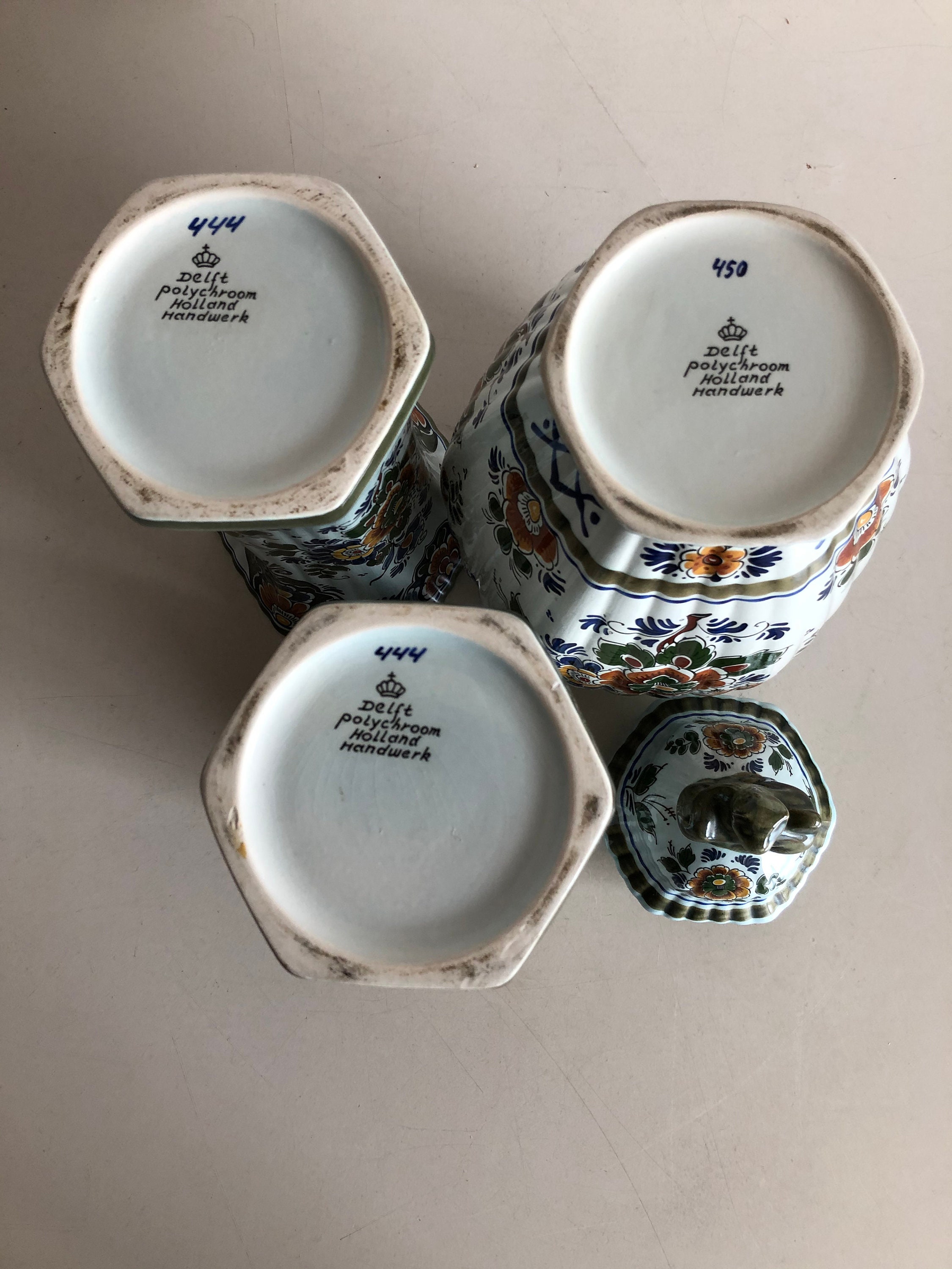 Delft Polychrome Handicraft Pottery - Hand-painted - Décor Delft Polychrome Handicraft Pottery - Hand-painted - Décor