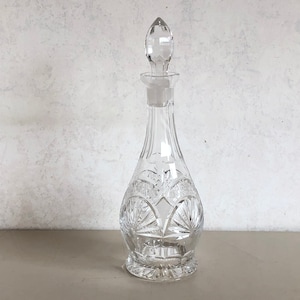 Beautiful cut wine carafe - with accompanying bell - vintage