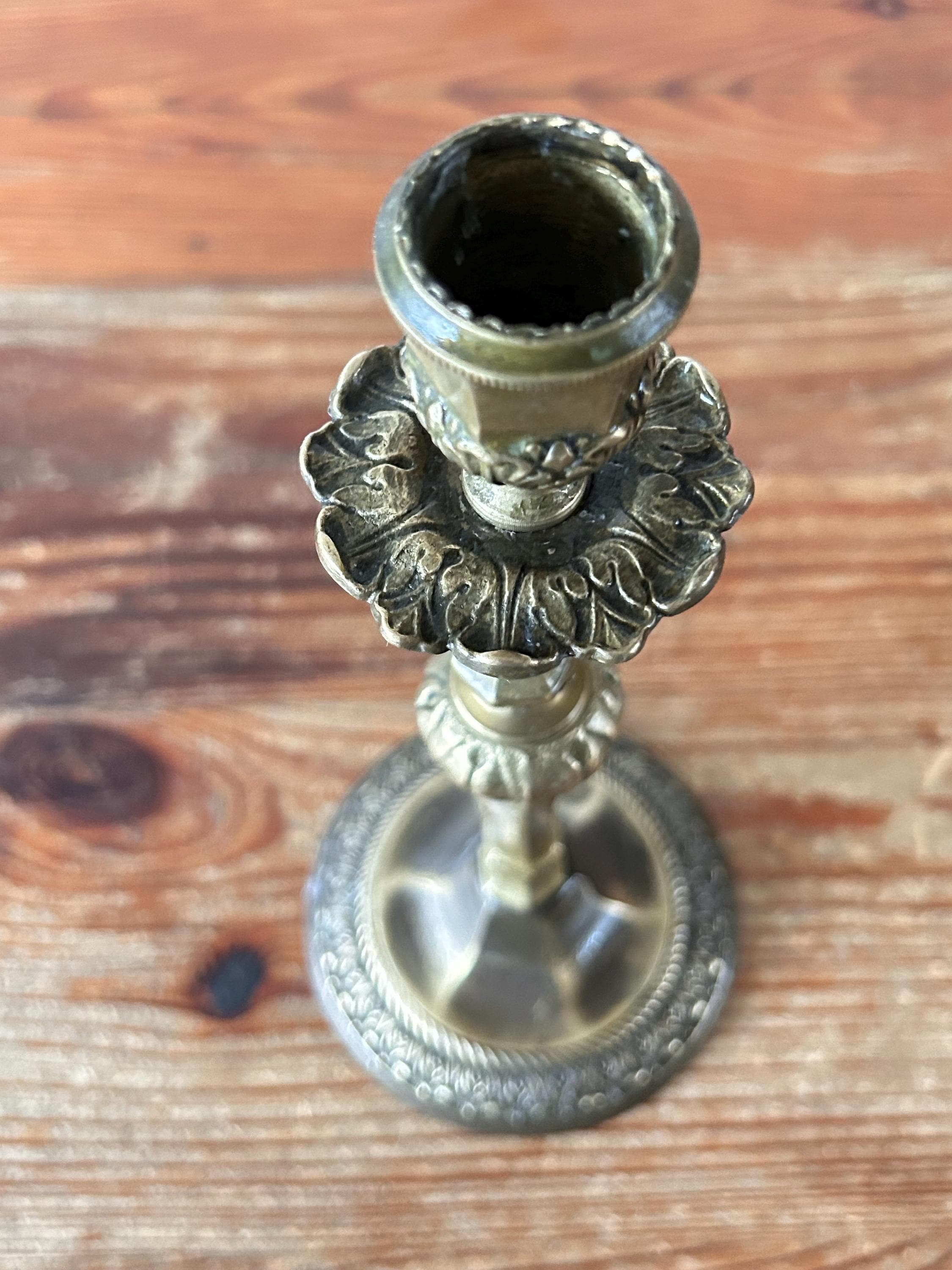 燭台 - アンティーク - 銅製 - 装飾彫刻付き - Etsy 日本 燭台 - アンティーク - 銅製 - 装飾彫刻付き - Etsy 日本