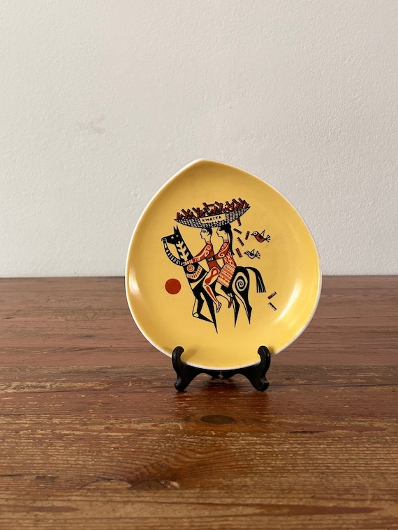 Bowl / Plate - Kwatta - Petrus Regout Maastricht - Earthenware