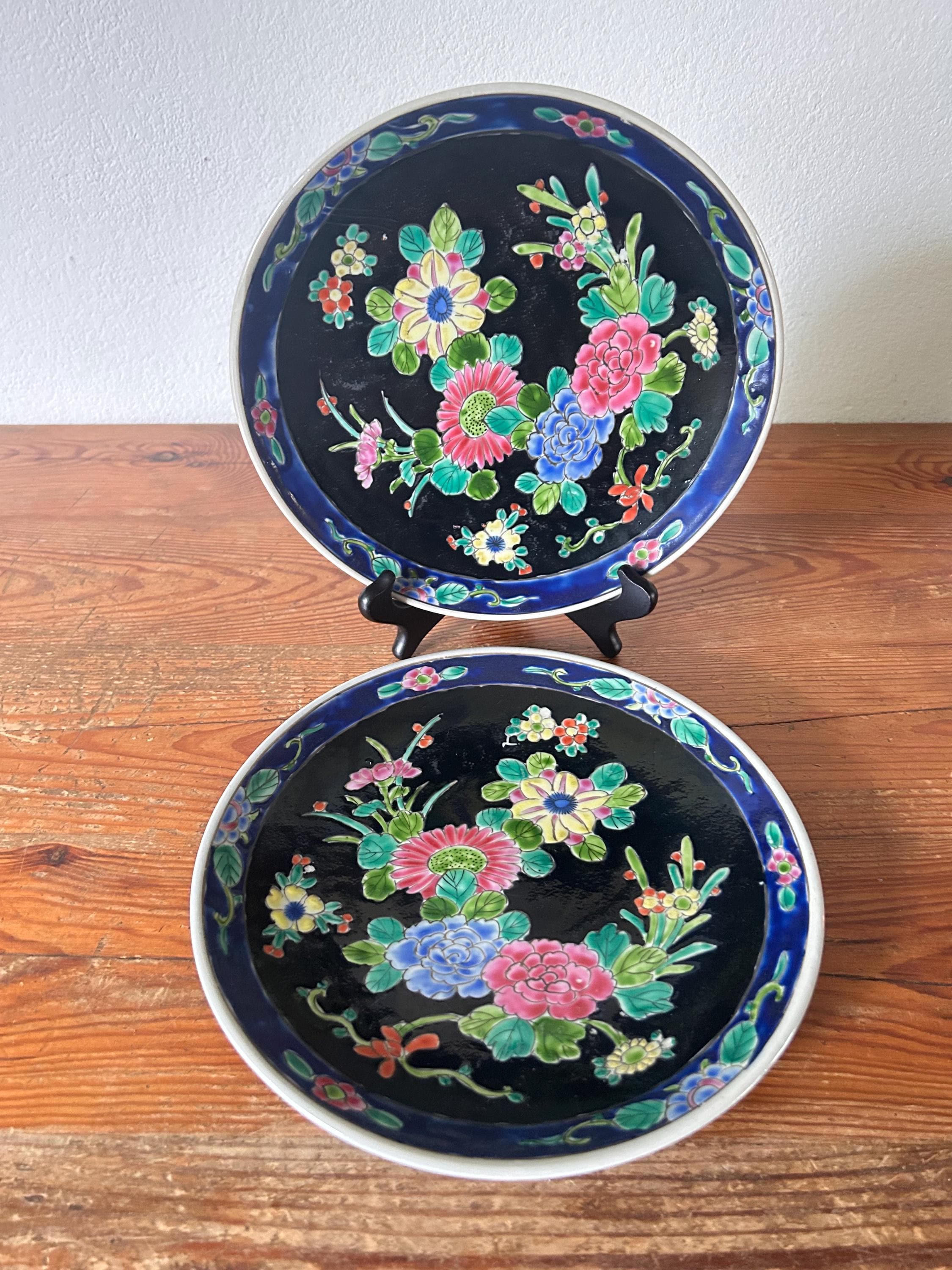 2 Decorative Plates - - Yamatoku Porcelain - Japan - Arita