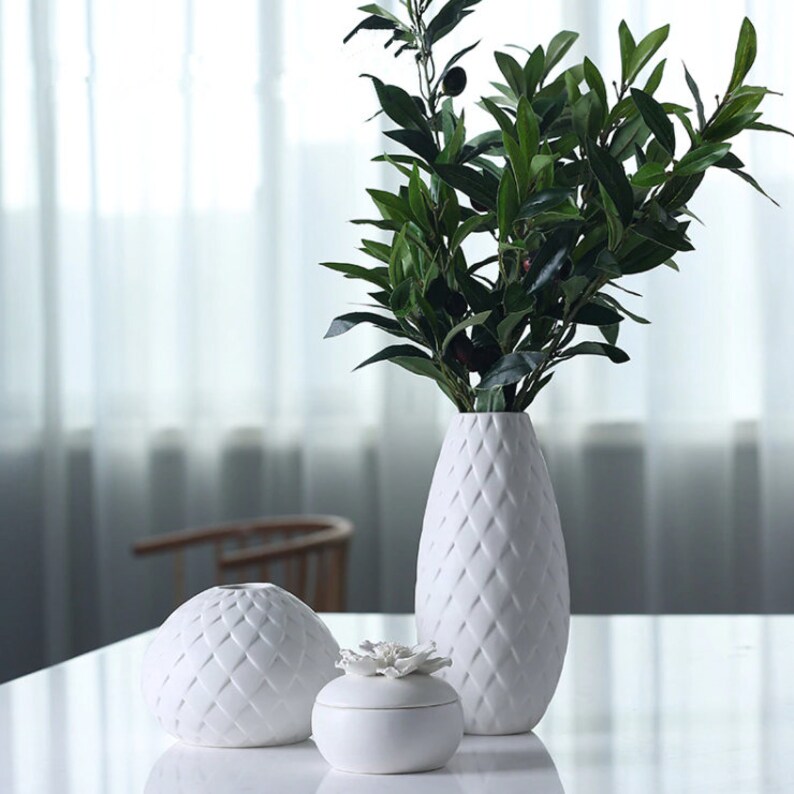 Art Studio Decor Vases Modern Home Flower Vases Ornaments Home Decor Pottery Vase Modern Creative and Decorative Designer Ceramic Vases