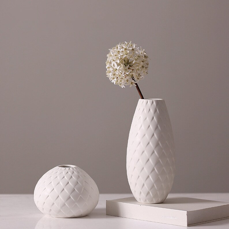 Art Studio Decor Vases Modern Home Flower Vases Ornaments Home Decor Pottery Vase Modern Creative and Decorative Designer Ceramic Vases
