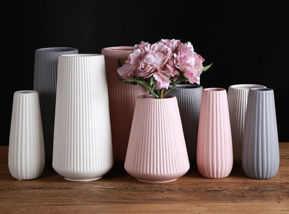 Art Studio Decor Vases Modern Home Flower Vases Ornaments Home Decor Pottery Vase Modern Creative and Decorative Designer Ceramic Vases