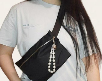 Riñonera pequeña tipo bandolera para mujer. Bonito regalo personal.