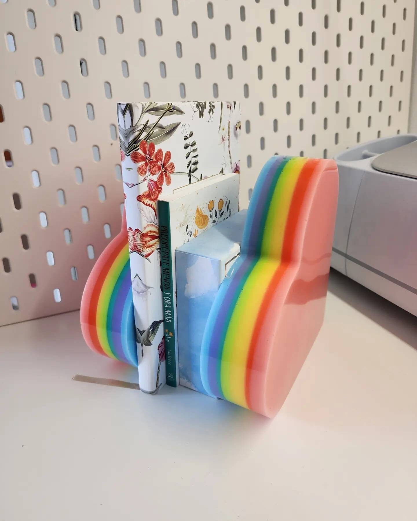 HEART BOOKENDS Resin Bookends Rainbow Bookends Pop Art - Etsy