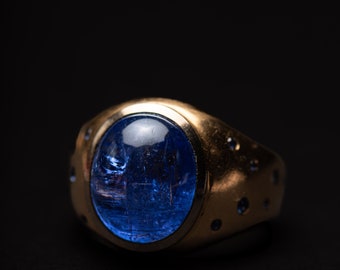 WANDELGOLD ring #ruht gold & tanzanite cabochon, blue sapphires - unique handmade in Hamburg, Germany, signed