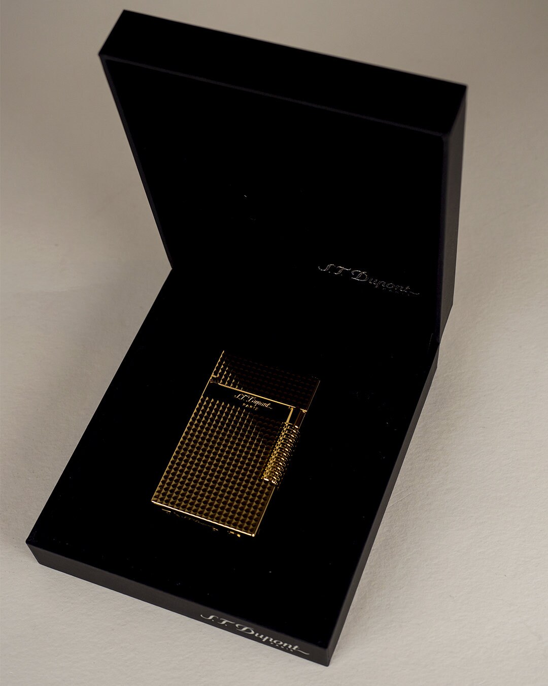 New: S.T. Dupont Lighter Legrand Cling Yellow Gold Diamond New: S.T. Dupont Lighter Legrand Cling Yellow Gold Diamond