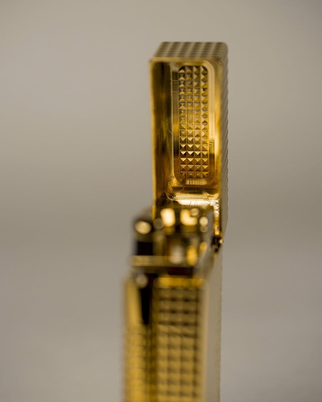 New: S.T. Dupont Lighter Legrand Cling Yellow Gold Diamond New: S.T. Dupont Lighter Legrand Cling Yellow Gold Diamond