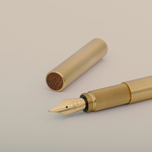 Elbwood LONGCAP fountain pen made of brass & oak with 18k gold nib