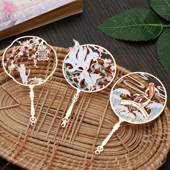 Chinese Style Metal Bookmarks Classical Hollowed Folding Fan Design Brass  Book Clip Flowers Fish Peacock Deer Phoenix Bookmark 