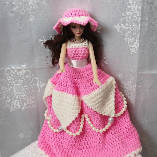 Poupée mannequin et sa robe princesse fait main au crochet