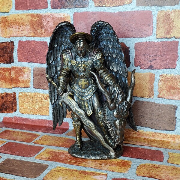 Estatua antigua de San Miguel Arcángel - San Miguel Arcángel