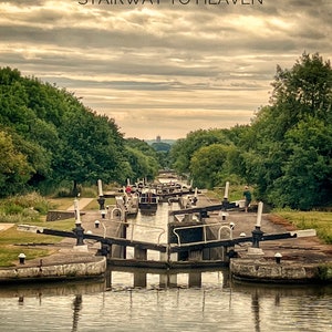 Ciel magnifique à Hatton Locks. Canal du Grand Union. Warwick. Affiche de voyage. Don du Canal. Canotage, scène de canal, voies navigables, cadeau de bateau étroit,
