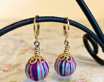 Earrings like candy balls.Small “Temari” beads decorated with embroidery thread.This is a handmade work.