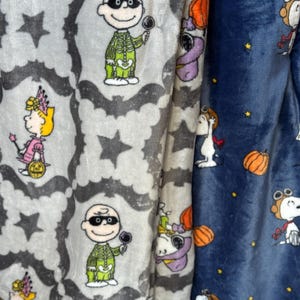 Peanuts Snoopy Extra long plush Halloween throw blanket | Halloween Peanuts plush throw | Soft plush blanket | 2 colors