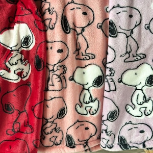 Peanuts Snoopy Extra long plush throw blanket | Snoopy pattern plush pet throw | Soft plush blanket | 3 colors