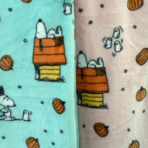 Peanuts Snoopy Extra long plush Halloween throw blanket | Halloween Snoopy plush pet throw | Soft plush blanket | 2 colors