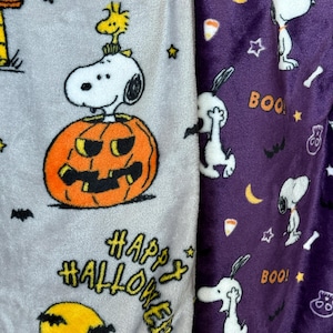 Peanuts Snoopy Extra long plush Halloween throw blanket | Halloween Snoopy plush pet throw | Soft plush blanket | 2 colors