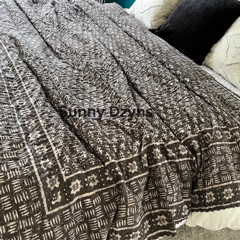 Edredón Kantha floral de algodón marrón vintage, cubrecama estilo boho con estampado de bloques. imagen 10