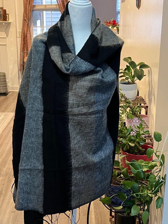 Handmade Himalayan Yak Wool Scarf: Black Gray Cozy Ans Warm