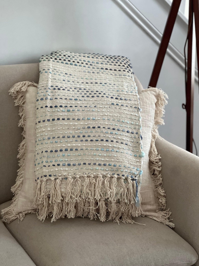 Ręcznie tkany bawełniany koc boho z frędzlami zdjęcie 9