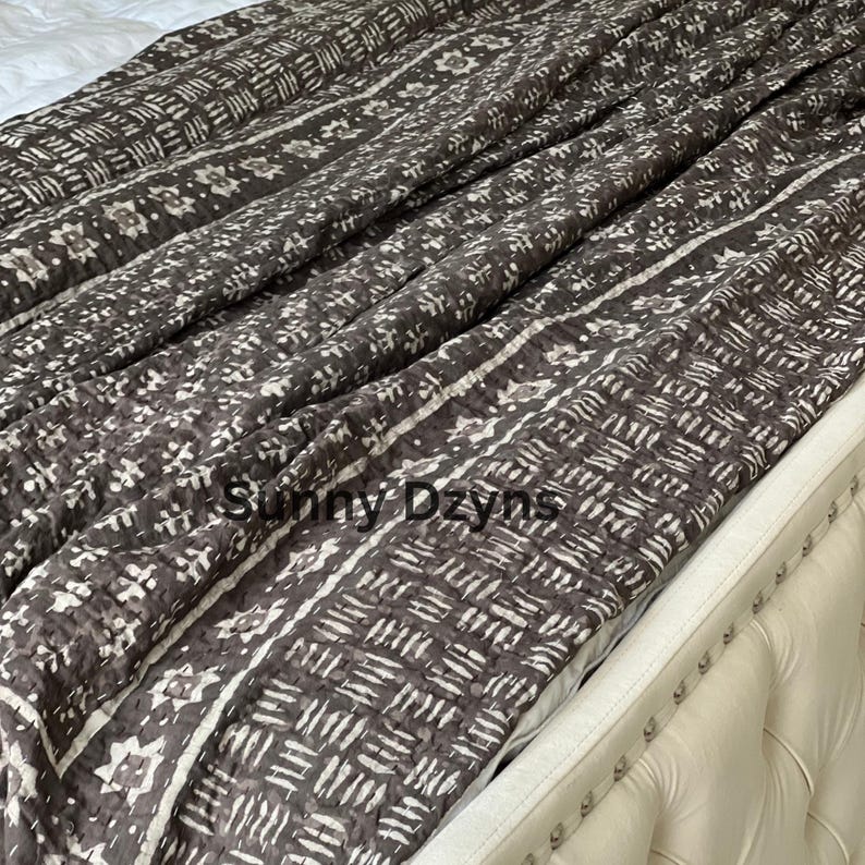 Edredón Kantha floral de algodón marrón vintage, cubrecama estilo boho con estampado de bloques. imagen 8