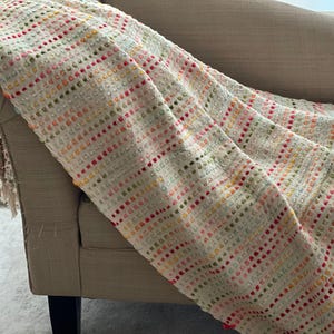 Ręcznie tkany bawełniany koc boho z frędzlami zdjęcie 4